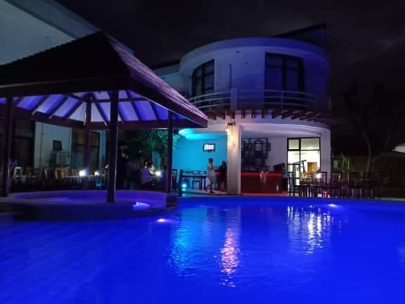 Discover Boracay Hotel Kalibo Buitenkant foto